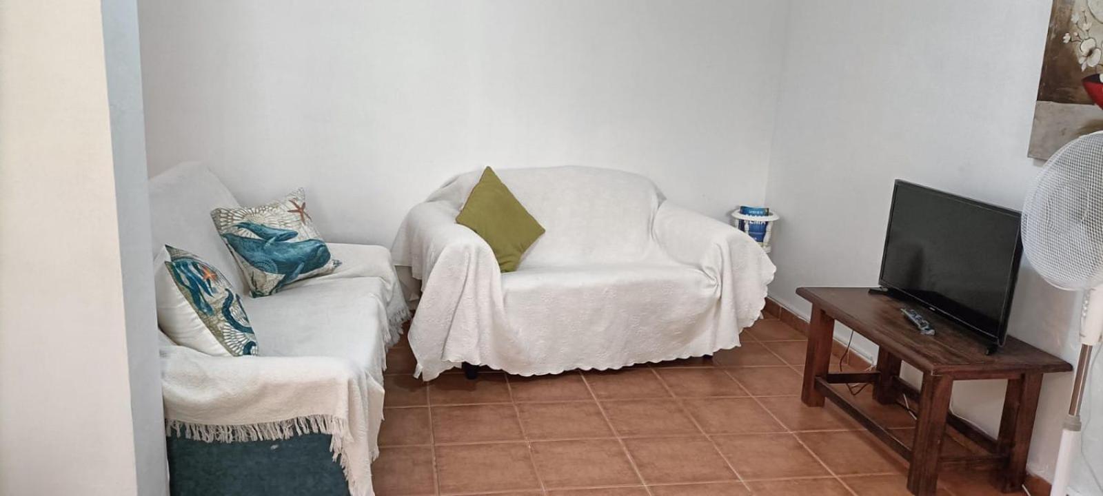 Habitacion Matrimonial En Un Bajo Bano Compartido Areas Compartidas Abades  Exterior photo